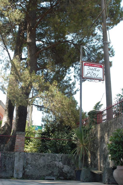 B&B Sotto I Pini Zafferana Etnea Exterior foto